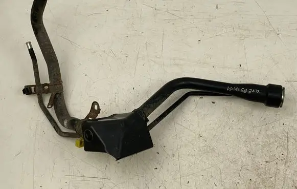Toyota Avensis T270 Fuel tank filler neck pipe 