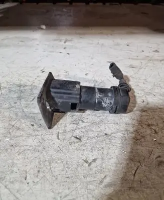 Cadillac BLS Headlight washer spray nozzle 520360298