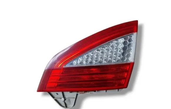 Tailgate rear/tail lights