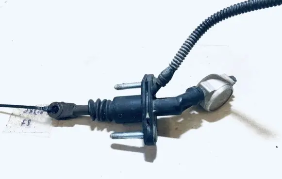 Opel Astra H Clutch master cylinder 90523770