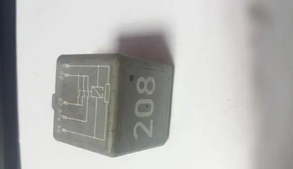 Audi A6 S6 C5 4B Other relay 8A0951253B