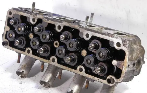 Opel Corsa B Engine head R90400110