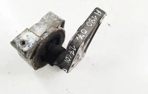 Mercedes-Benz A W169 Engine mount bracket