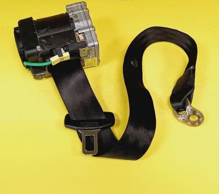 Rear seatbelt