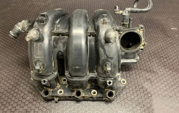Volkswagen Polo IV 9N3 Intake manifold