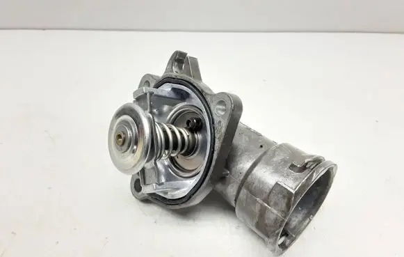 Mercedes-Benz E W212 Thermostat/thermostat housing A6422002215