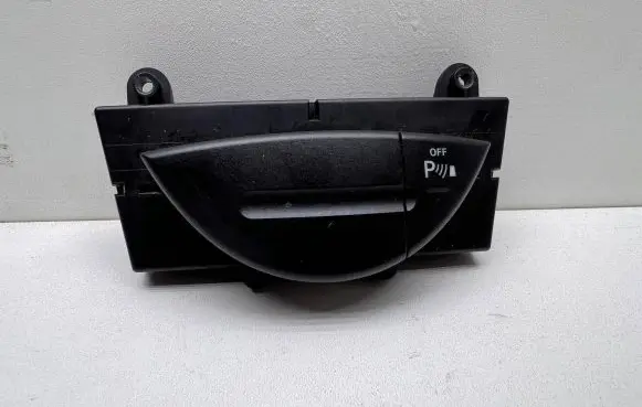 Mercedes-Benz CLS C219 Parking (PDC) sensor switch 2118216958 03751222