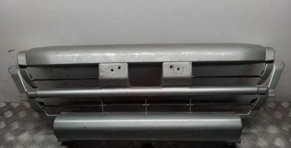 Mitsubishi L200 Front bumper upper radiator grill MR144777