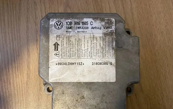 Volkswagen PASSAT B5 Airbag control unit/module 1C0909605C 31030309G 5WK43130