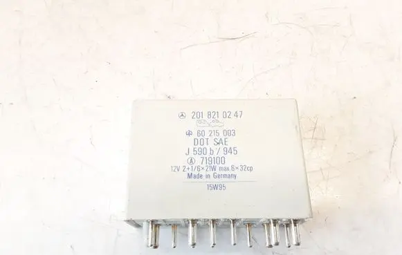 Mercedes-Benz E W124 Tow bar relay 2018210247 60215003