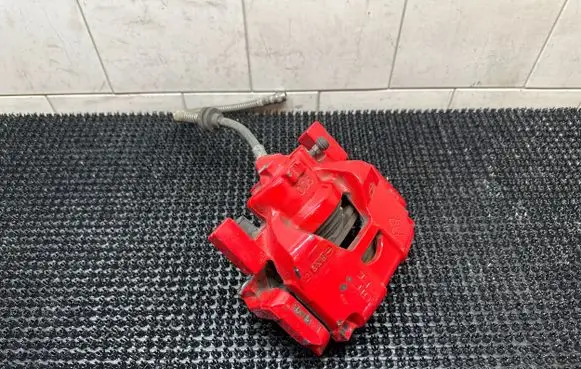 Renault Clio IV Front brake caliper