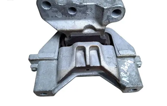 Engine mount bracket