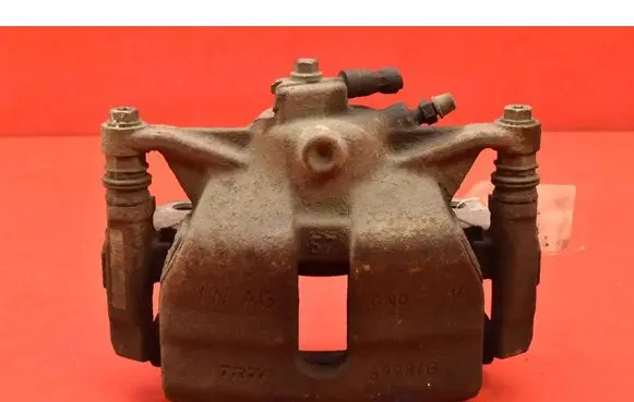 Volkswagen PASSAT B7 USA Front brake caliper 