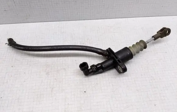 Saab 9-5 Clutch master cylinder 90578481