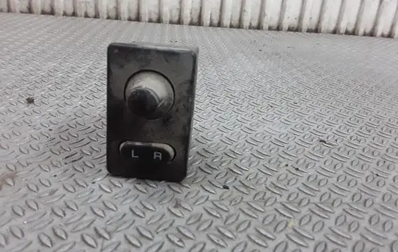 Nissan Patrol Y61 Wing mirror switch