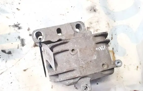 Skoda Octavia Mk2 (1Z) Engine mount bracket 1k0199262