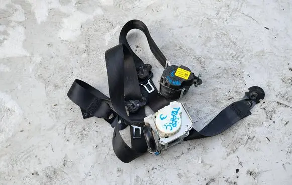 Renault Trafic III (X82) Front seatbelt 