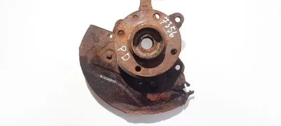 Volkswagen Golf III Front wheel hub