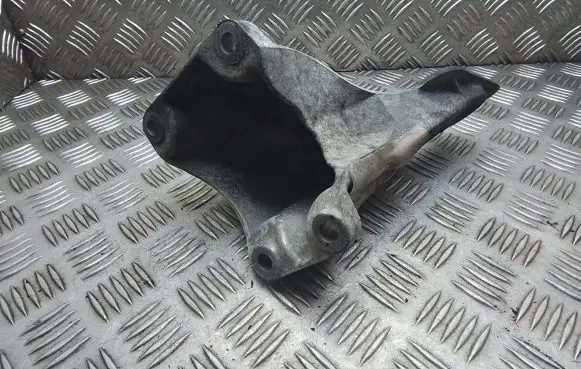 BMW 5 E60 E61 Engine mounting bracket 6777056 677705601 22116777056