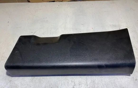(B) pillar trim (bottom)