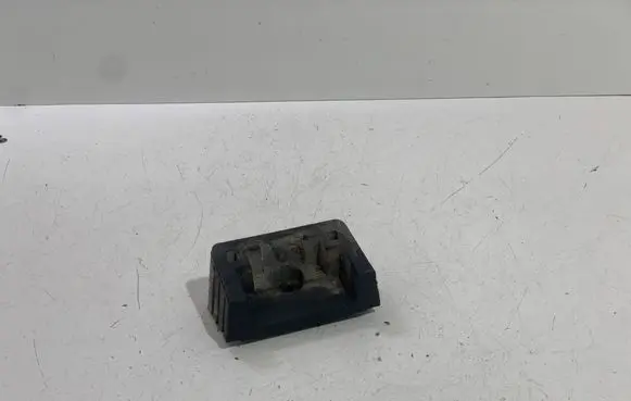 Volkswagen Touareg II Jacking socket point 7L8804123