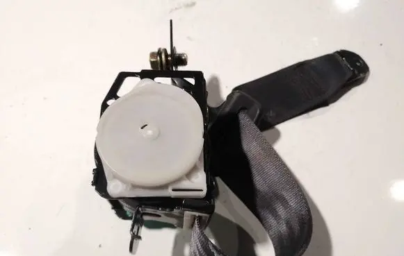 KIA Ceed Middle seatbelt (rear) e11040848
