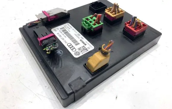 Audi A4 S4 B8 8K Central body control module 8K0907063B