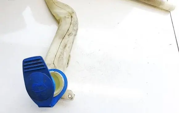 Audi Q7 4L Windshield washer fluid reservoir/tank 4L0955463