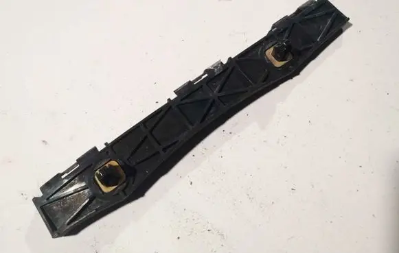 Front bumper mounting bracket