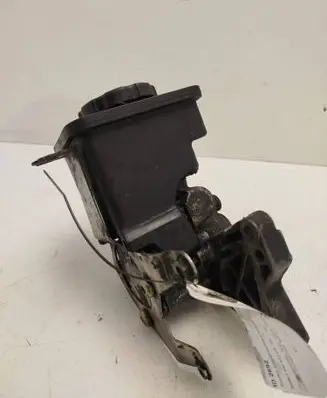 BMW 5 E60 E61 Power steering pump 91208
