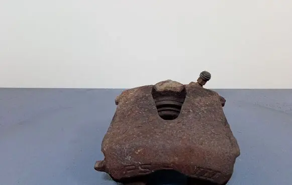 Volkswagen Jetta V Front brake caliper
