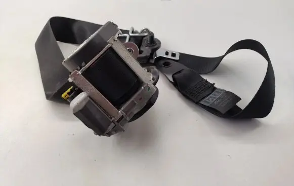 Ford Mondeo MK IV Front seatbelt