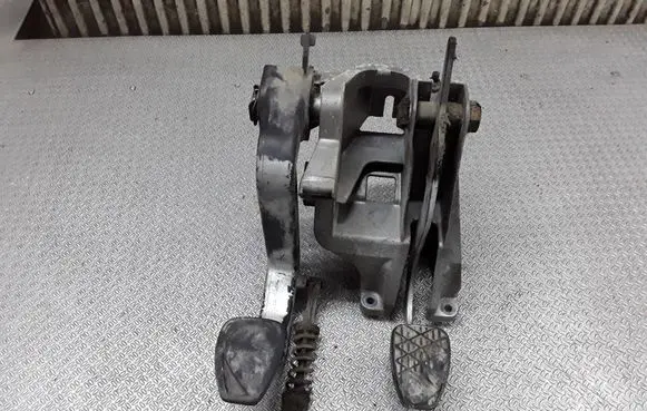 Volkswagen II LT Pedal assembly 