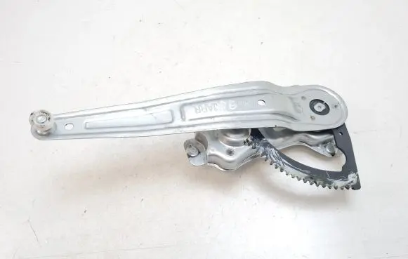 Rear door manual window regulator