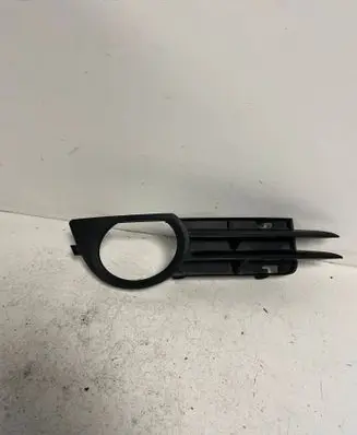 Audi A3 S3 8P Front fog light trim/grill 8P3807682A