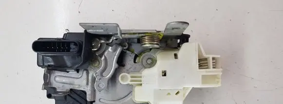 Volvo V40 Front door lock 932635102