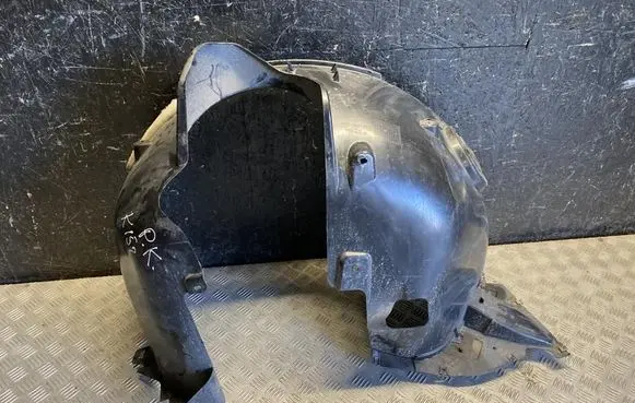 Front wheel arch liner splash guards