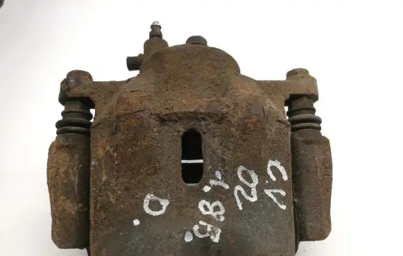 Toyota Corolla Verso E121 Front brake caliper