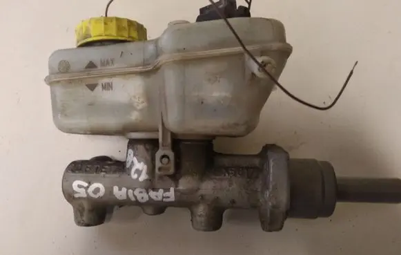 Brake fluid reservoir