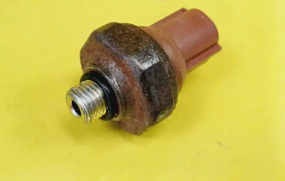 Mazda 6 Air conditioning (A/C) pressure sensor 