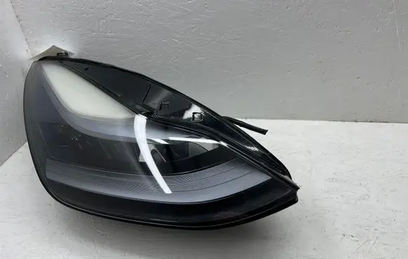 Tesla Model 3 Headlight/headlamp 151495300D