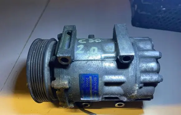 Volvo V50 Air conditioning (A/C) compressor (pump) 3M5H19D629