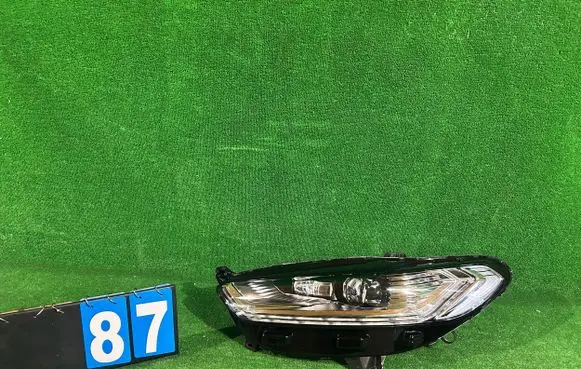 Ford Mondeo MK V Headlight/headlamp ES73-13D155-CE