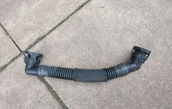 Audi A4 S4 B9 Breather hose/pipe 04L103493F