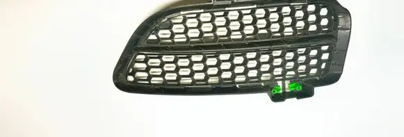 Volkswagen Touareg I Front bumper lower grill 7L6853665