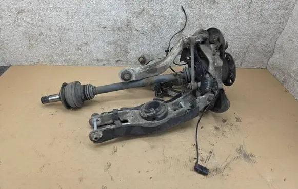 Mercedes-Benz C AMG W205 Rear wheel hub spindle/knuckle 2053336300 A2053520601 A2053520001