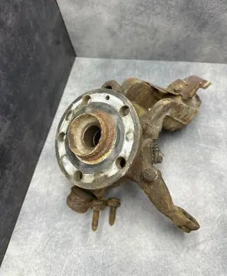 Volkswagen Touran I Front wheel hub spindle knuckle