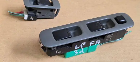 Suzuki Ignis Electric window control switch 3799081A10 C8HS22T01 1651D7