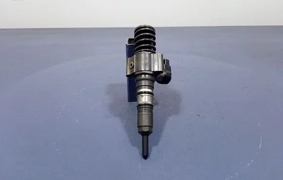 Volkswagen PASSAT B5.5 Fuel injector 03G130073S