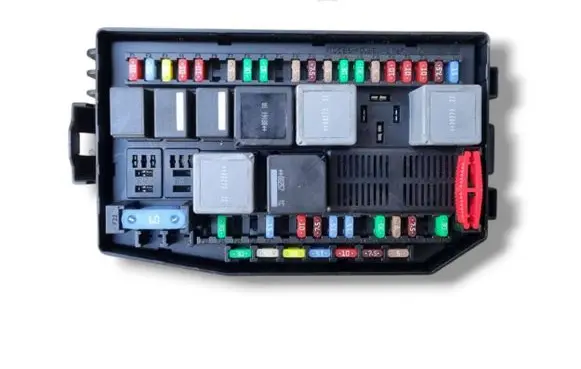 Jaguar X-Type Fuse module 518882303 4X43-14A073-DC